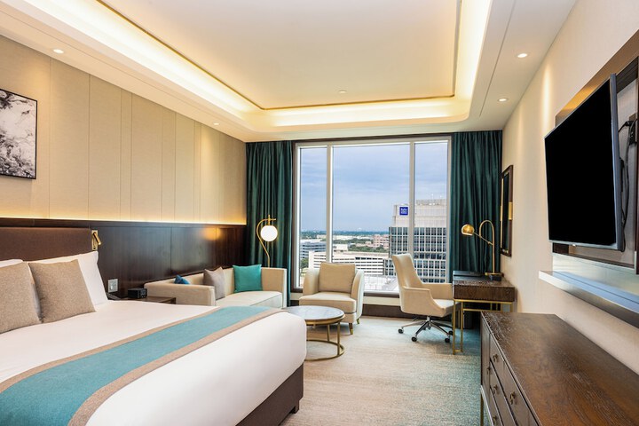 Room 26 of 82