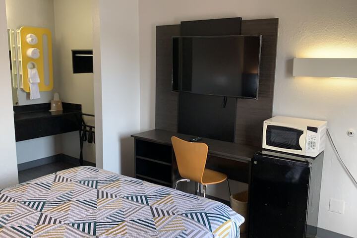 Room 17 of 37