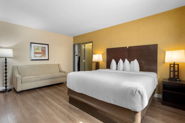 Best Western Plus Plaza Hotel