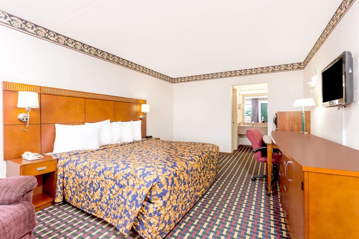 Room 16 of 25