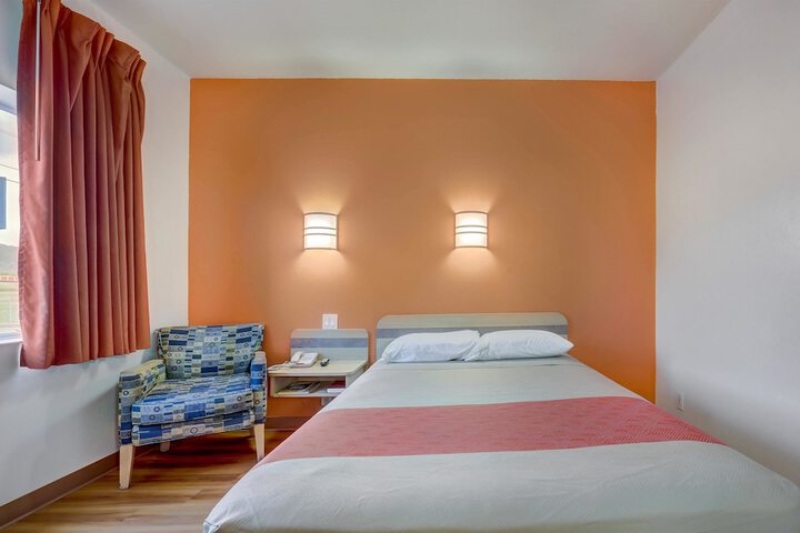 Room 25 of 34