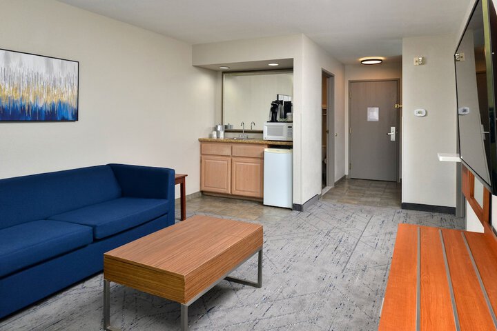 Holiday Inn Express Farmington - Bloomfield by IHG