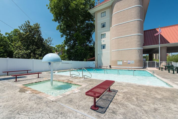 Pool 10 of 47