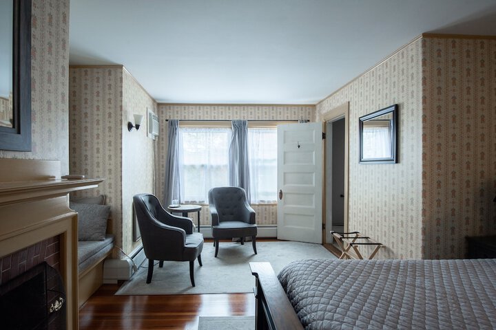 Room 30 of 43
