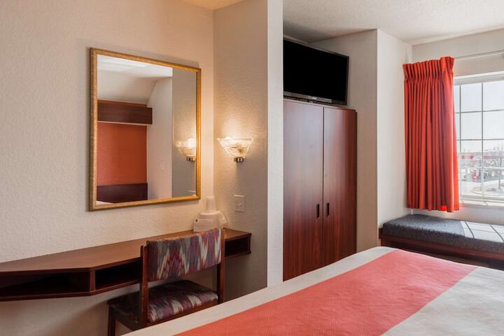 Room 22 of 38