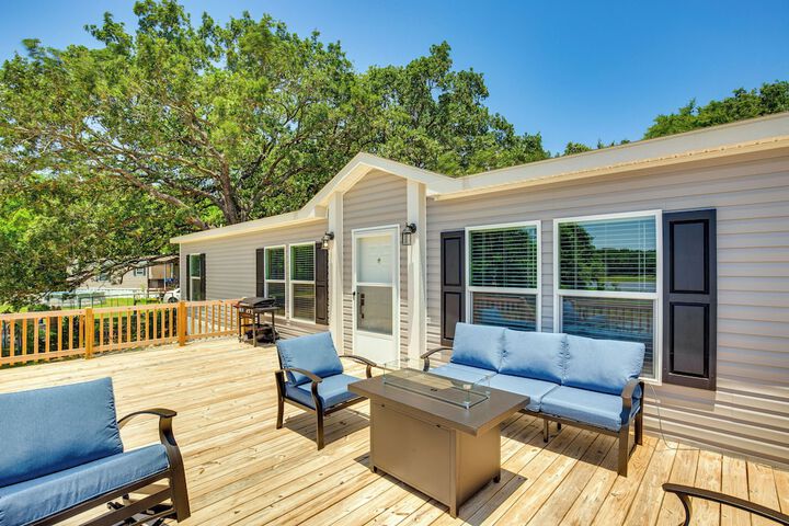 Cedar Creek Reservoir Home w / Private Boat Ramp!