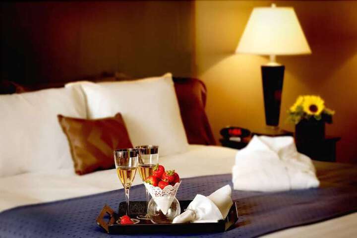 NICHOLS VILLAGE HOTEL AND SPA