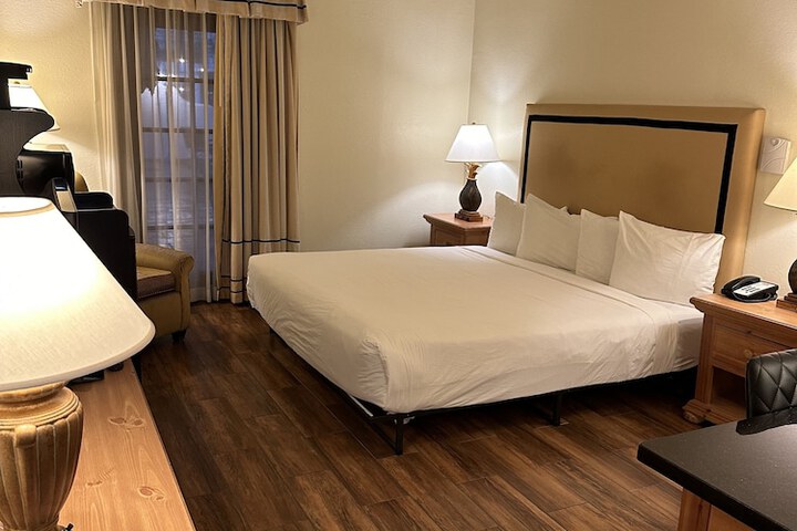 Room 10 of 29