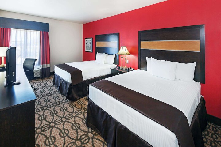 La Quinta Inn & Suites by Wyndham Pearsall