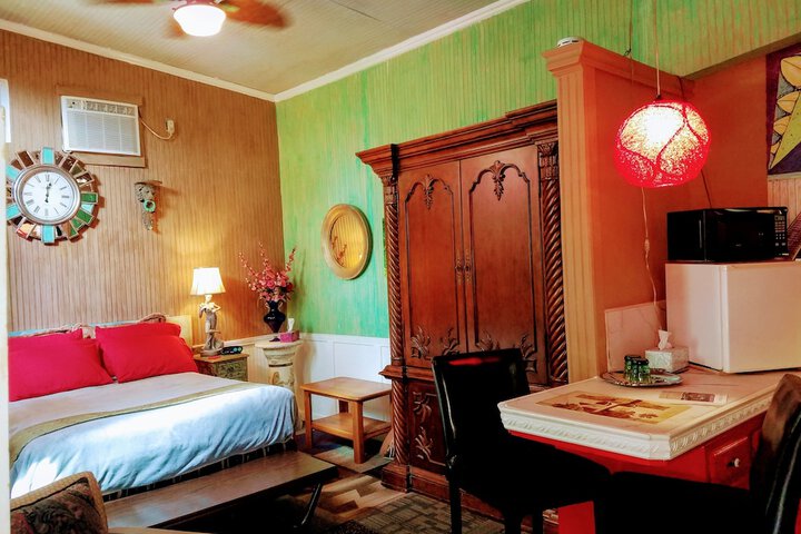 Room 32 of 53