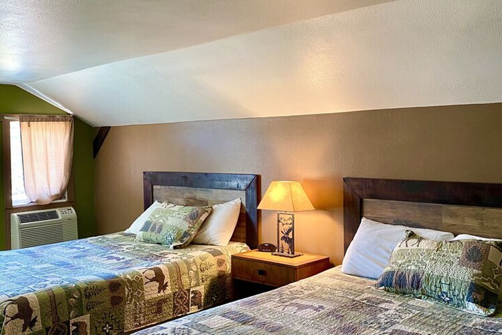 Moosehead Lodge & Cabins