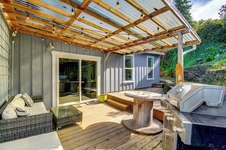 Gig Harbor House w / Private Beach + Views!