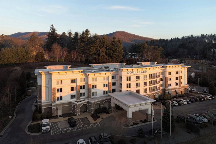 Courtyard Boone