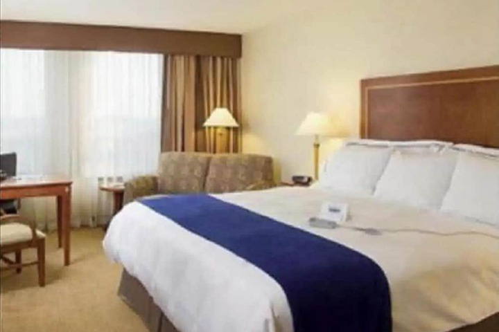 Room 20 of 28