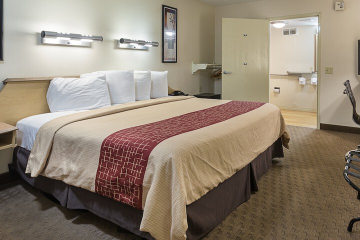 Room 21 of 28
