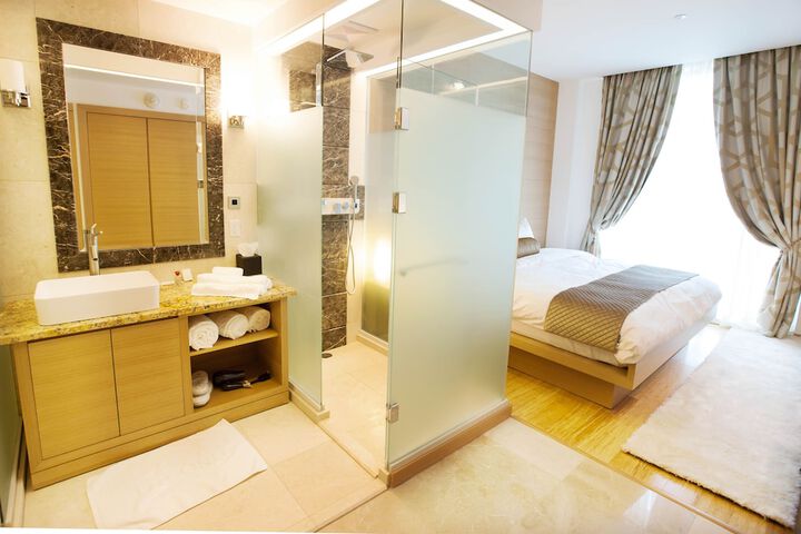Room 16 of 36