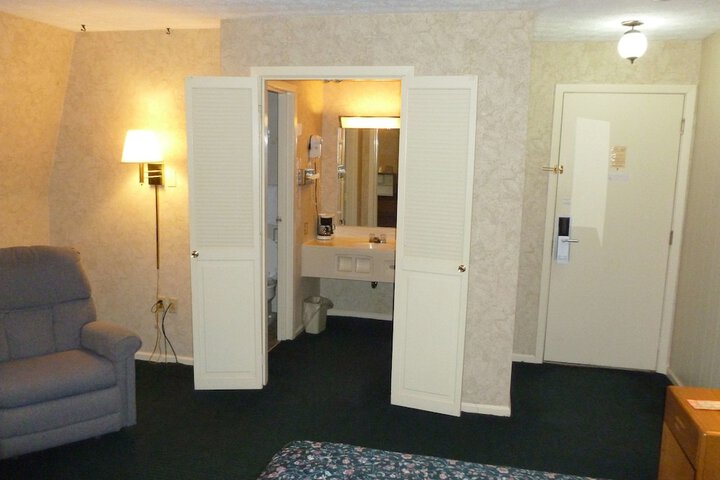Room 9 of 15