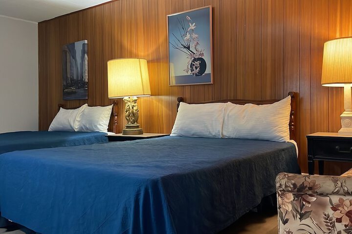 Room 8 of 9