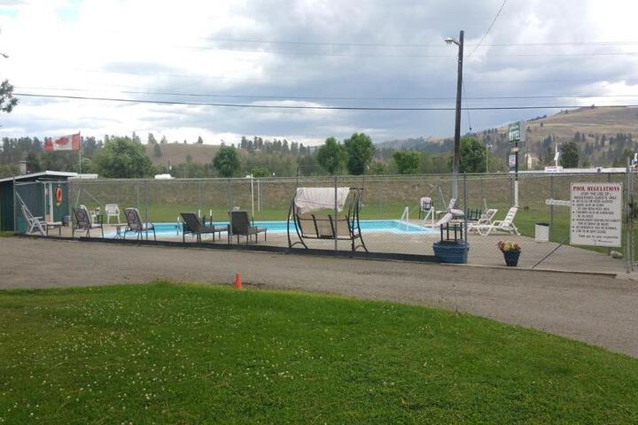 Evergreen Motel