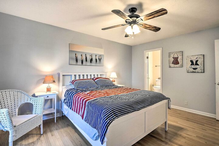 Lake Hartwell Home w / Private Dock & Hot Tub!