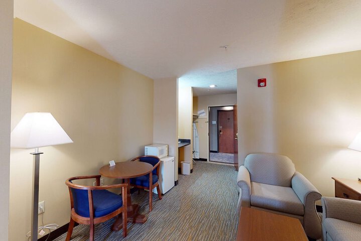 Room 13 of 37