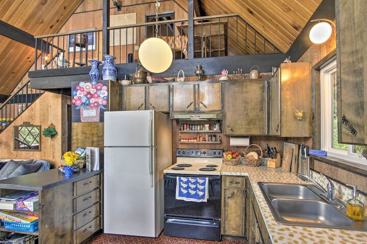Waterfront Cabin w / Fire Pit in Gig Harbor!