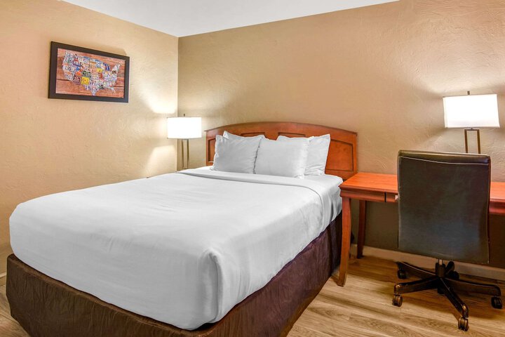 Room 13 of 26