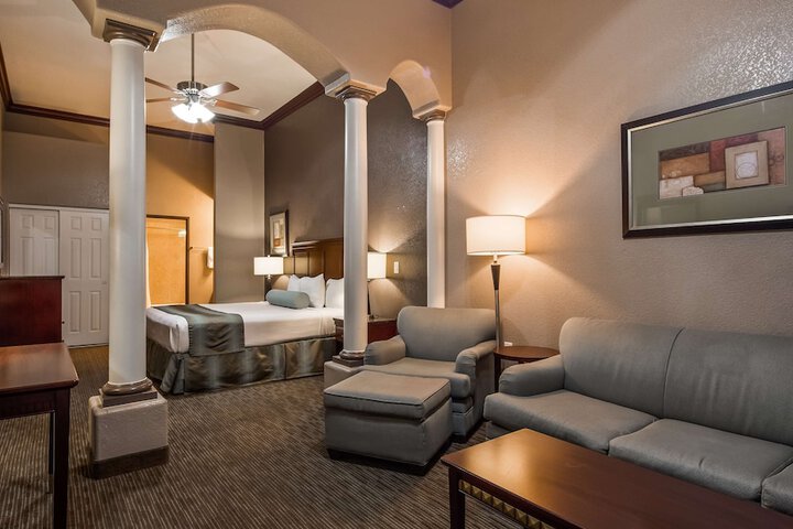 Room 13 of 37