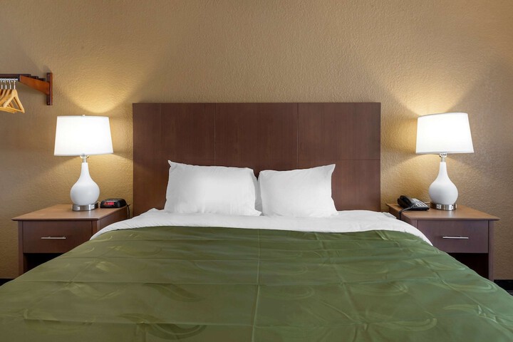 Room 27 of 38