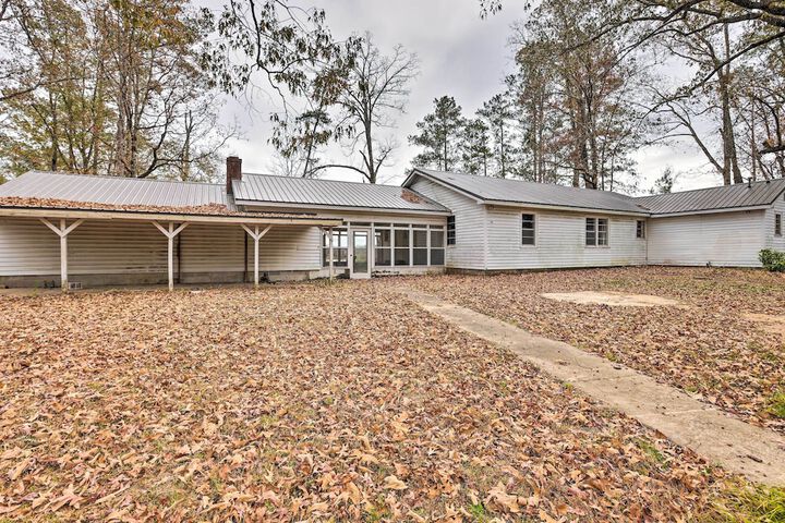 Charming Gadsden Home w / Golf Course Views!