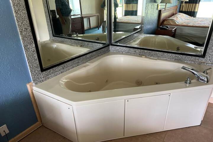 Hot Tub 90 of 95