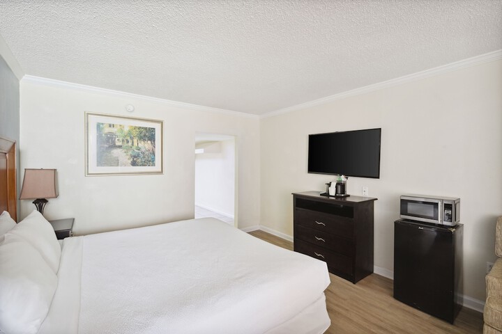 Room 43 of 59