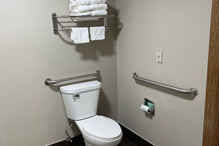 Westbridge Inn & Suites