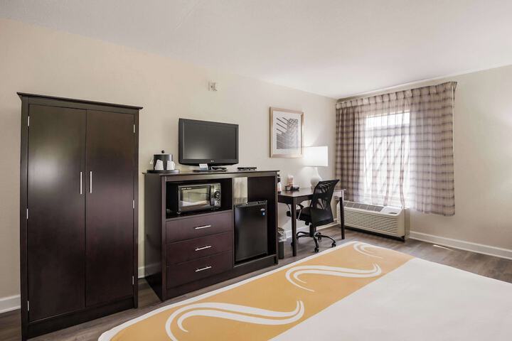 Quality Inn & Suites Quincy - Downtown