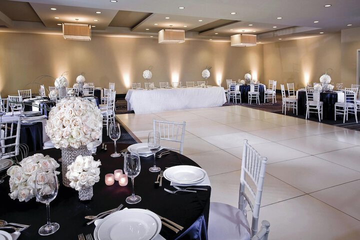 Ballroom/Hall 68 of 79