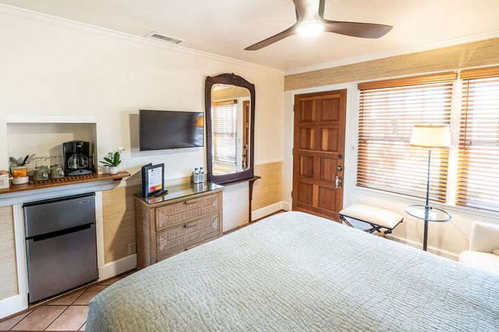 Room 103 of 158