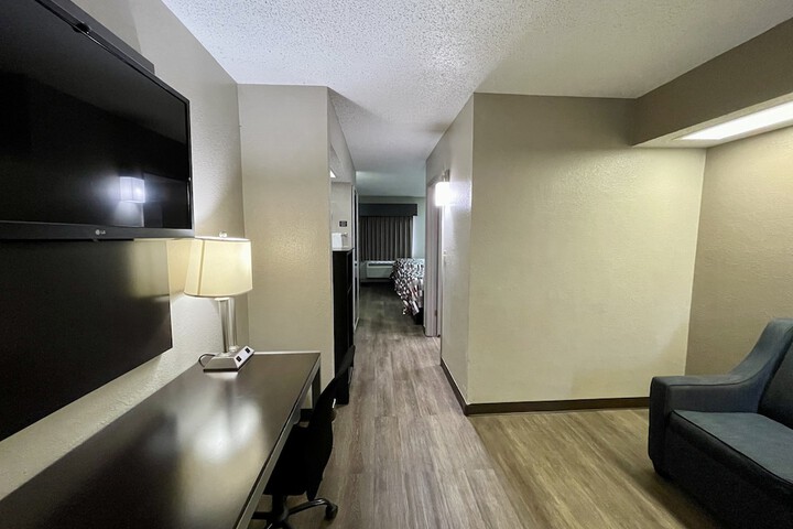 Room 14 of 18
