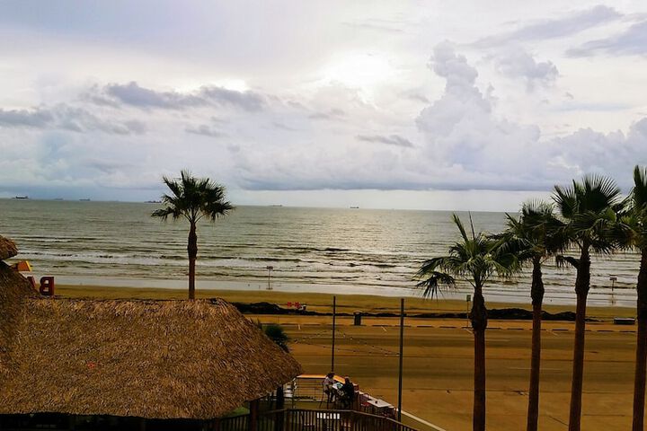 DoubleTree by Hilton Hotel Galveston Beach