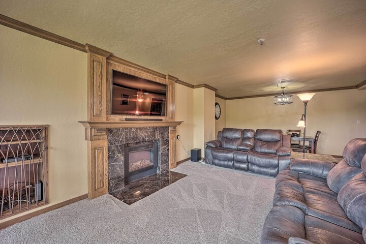 Golf Course & Lake Views: Cozy Afton Condo!