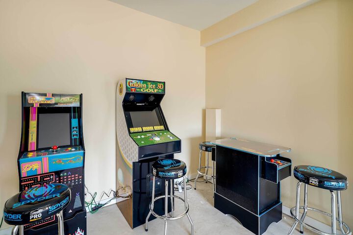Corolla Vacation Rental w / Pool Walk to Beach!