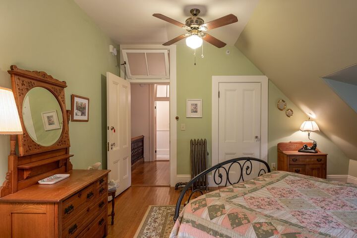 Room 30 of 47