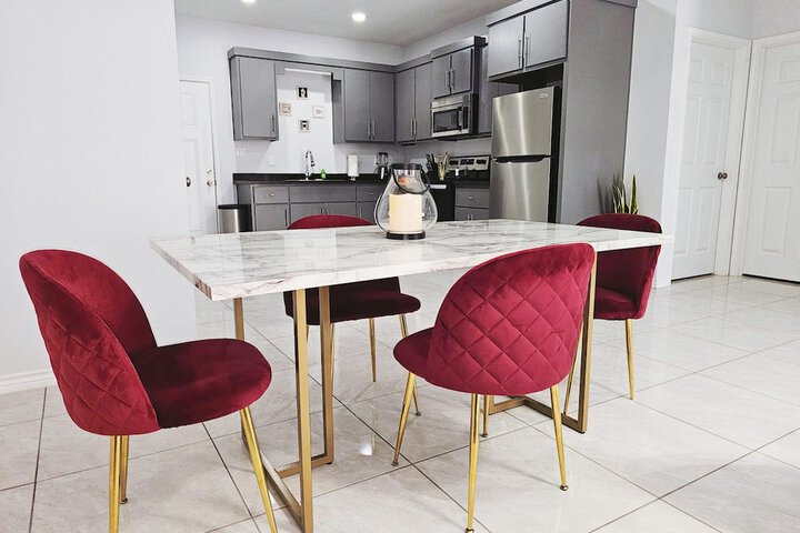 Beautiful Apartment 9 min to Mercedes Outlets