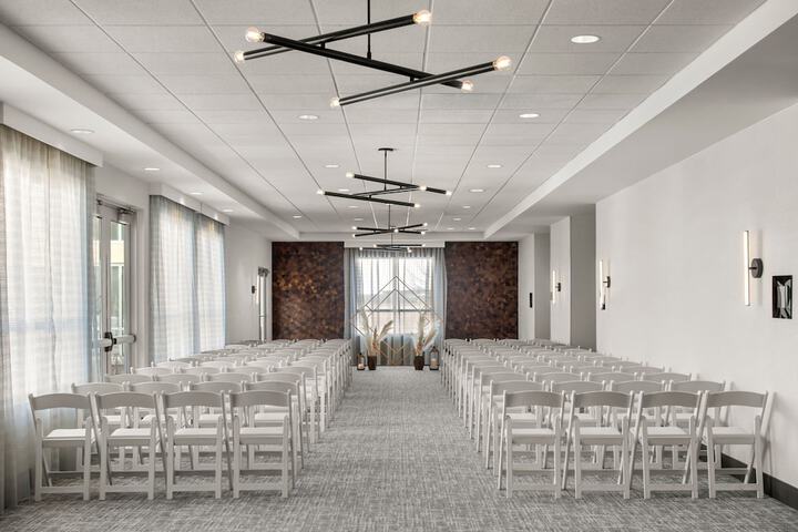 Ballroom/Hall 98 of 106