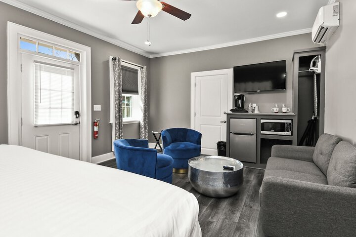 Captain Wohlt Inn Bed & Breakfast