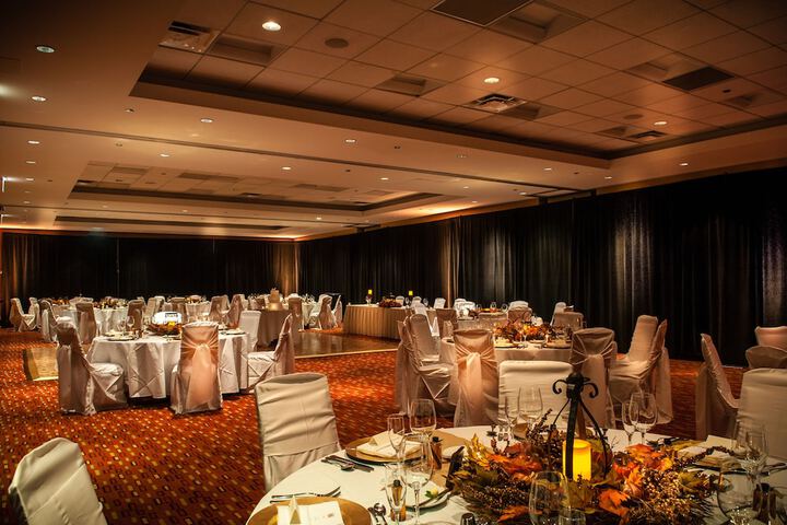 Ballroom/Hall 77 of 80