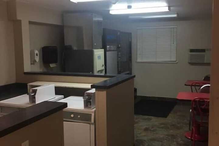 Super 8 by Wyndham Helena
