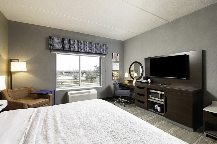 Room 11 of 28