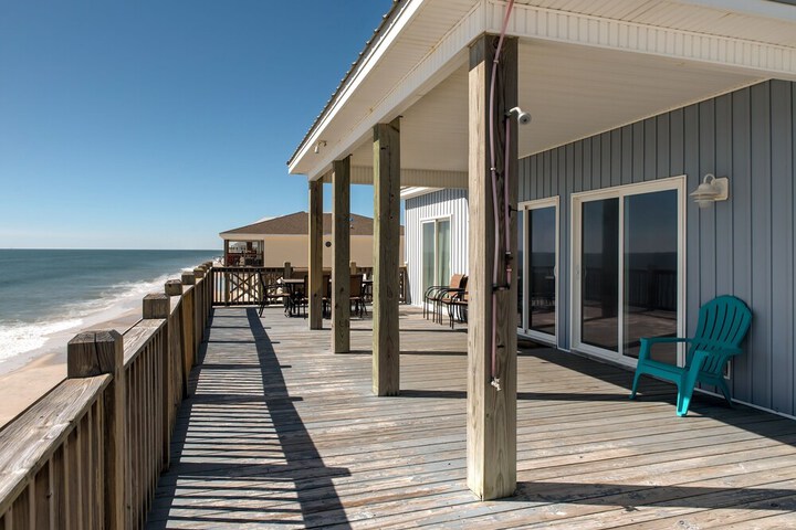 Awake on the Gulf - Gulf Front! Gaze Up at the Stars From Your Large Deck While Listening To The Waves Crash. 4 Bedroom Home by RedAwning