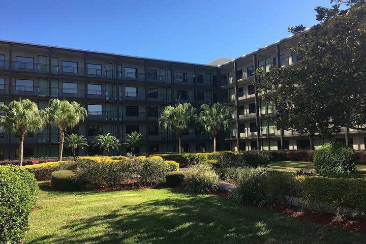 Hotel Exterior 98 of 104