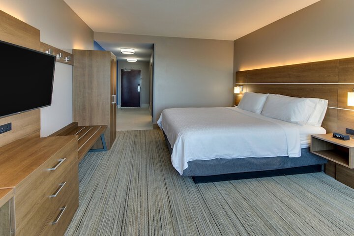 Room 18 of 25